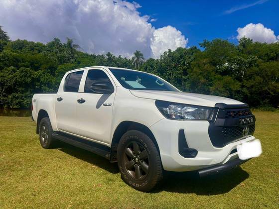 TOYOTA HILUX 2.8 D-4D TURBO DIESEL CD POWER PACK 4X4 MANUAL